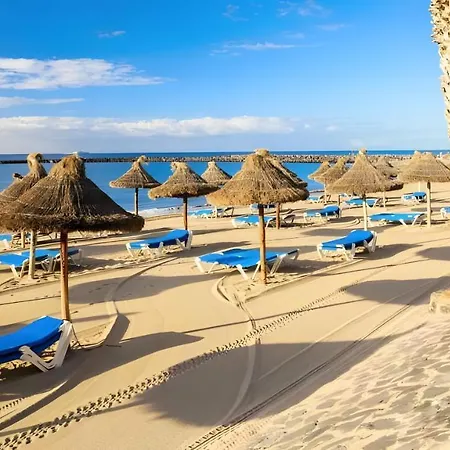 Lovely Near Cristianos Чо